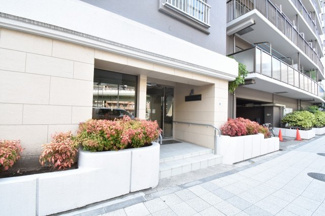 【エントランス】 | 京急本線「大森町」駅徒歩4分、「平和島」駅徒歩7分の2駅利用可能と好立地！