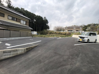 【駐車場】