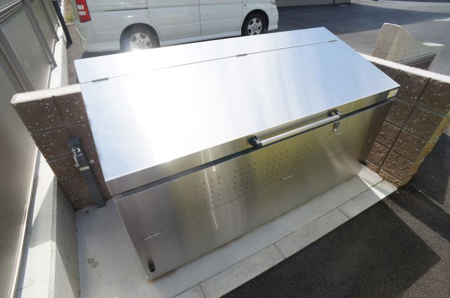 ヴィレッタのその他共用部分|ゴミステーションはフタ付きです！