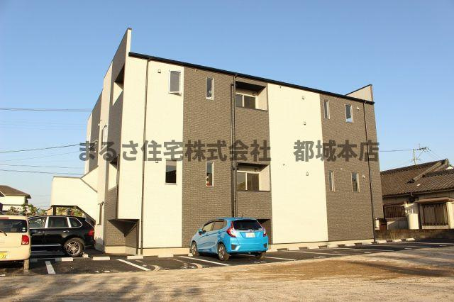 DOLCEVITA西町の駐車場