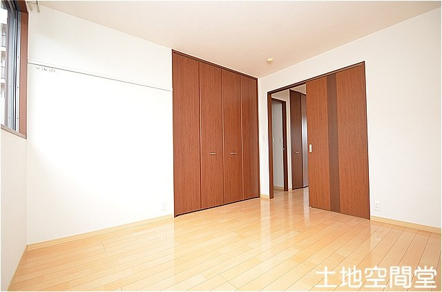 グランフィール華里の洋室