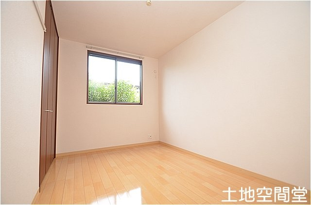 グランフィール華里の洋室