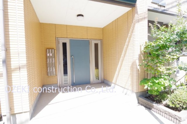 アルカディア越谷のエントランス