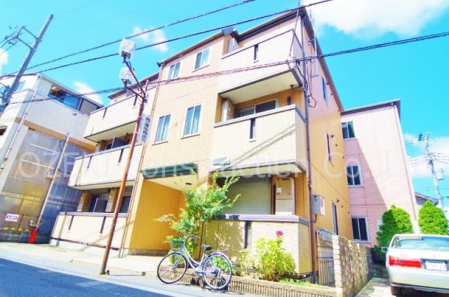 アルカディア越谷の外観