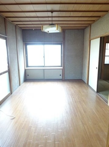江崎貸家の洋室