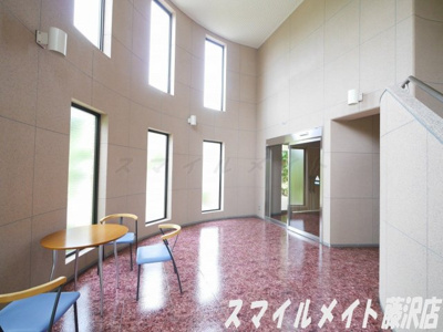 【エントランス】 | セレーノ鎌倉長谷 | 室内写真は同タイプ別室の写真です。現況と異なる部分は現況優先となります。