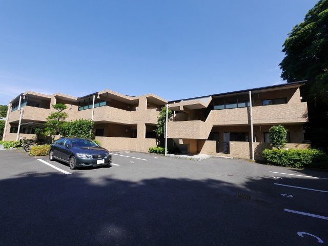 【駐車場】 | セレーノ鎌倉長谷 | 室内写真は同タイプ別室の写真です。現況と異なる部分は現況優先となります。