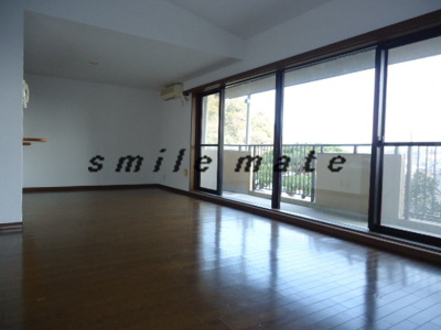 【居間・リビング】 | セレーノ鎌倉長谷 | 室内写真は同タイプ別室の写真です。現況と異なる部分は現況優先となります。