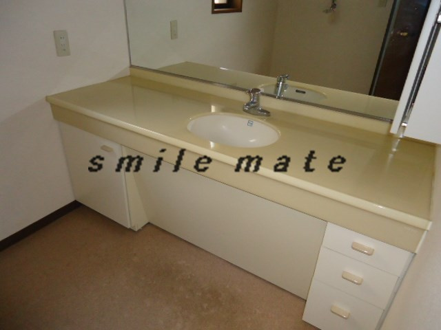 【洗面所】 | セレーノ鎌倉長谷 | 室内写真は同タイプ別室の写真です。現況と異なる部分は現況優先となります。