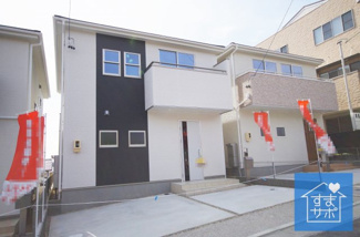 【外観】 | 2号棟　現地（2019年3月）撮影
堂々完成しました！即入居可能♪
敷地面積113.74㎡（34.40坪）。
駐車並列3台可能。