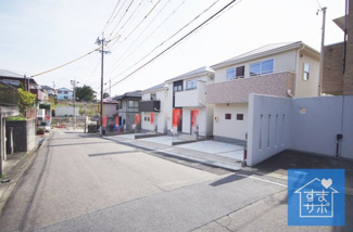 【前面道路含む現地写真】 | 2号棟　現地（2019年3月）撮影
前面道路は北側幅員約7.00mの公道です。