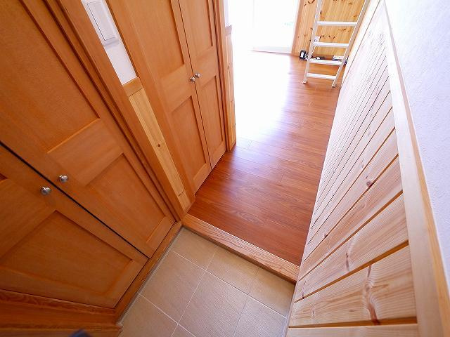 カサフェリス富雄　弐番館の玄関|収納もある玄関です