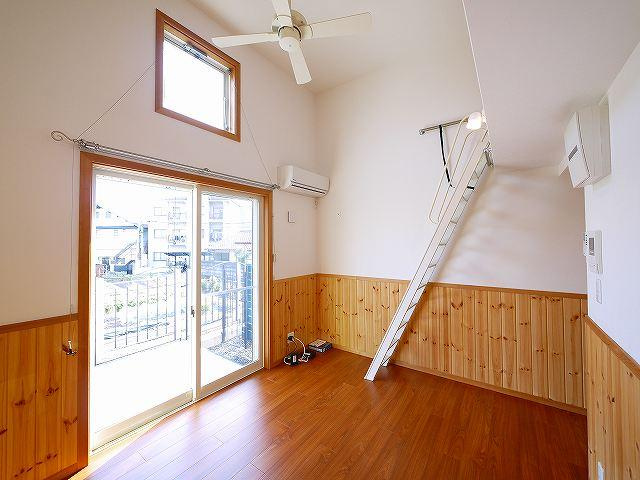 カサフェリス富雄　弐番館の寝室|寝室にぴったりのお部屋です