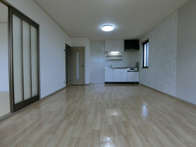 プリムローズⅢＢ棟の居間・リビング