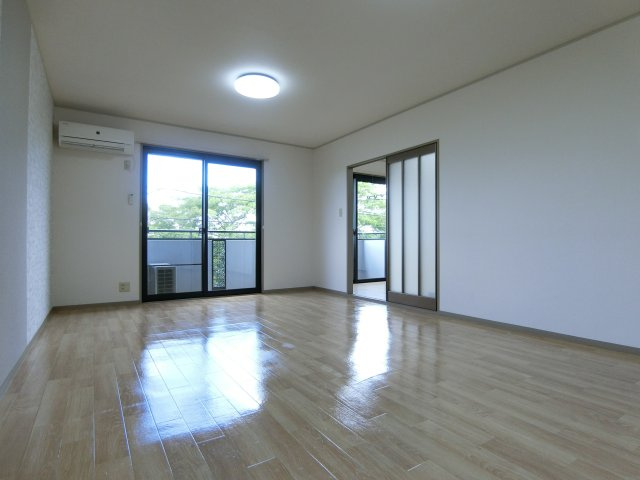 プリムローズⅢＢ棟の居間・リビング