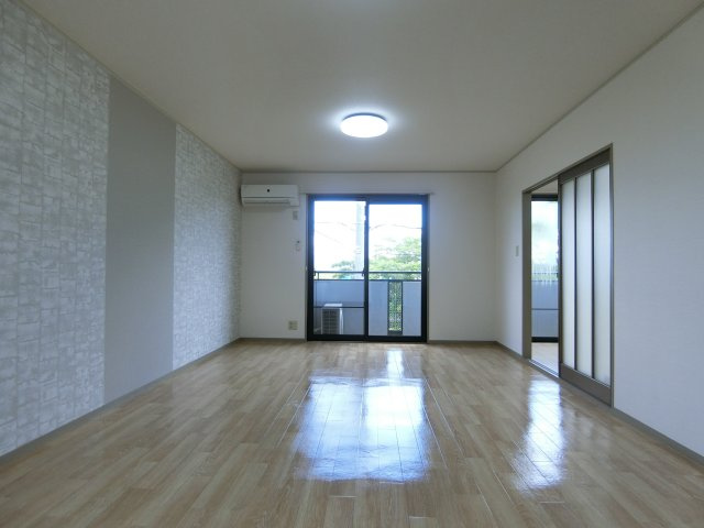 プリムローズⅢＢ棟の居間・リビング