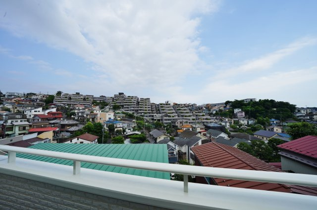 保土ヶ谷区初音ヶ丘全２棟　新築戸建【成約】の展望|東側は下がっており景色に抜け感がございます。