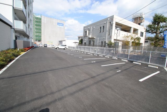 ウィリングネクストの駐車場