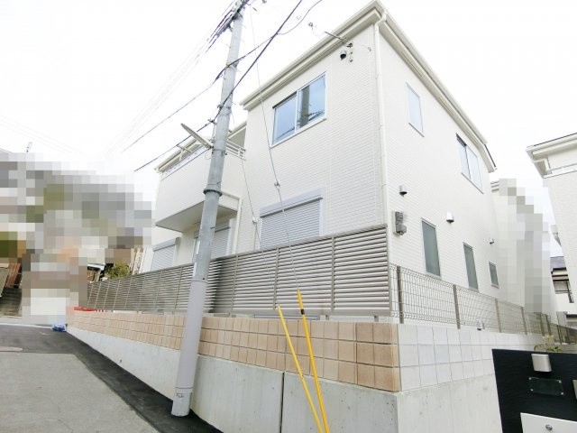 神戸市垂水区千鳥が丘2期2号棟　新築戸建の前面道路含む現地写真