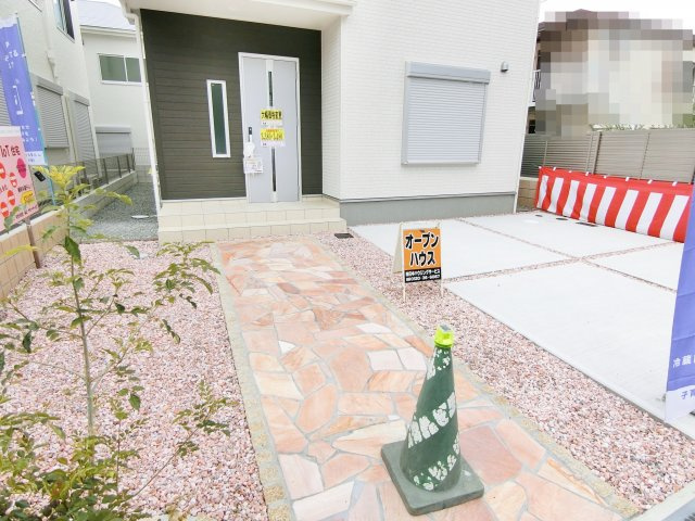 神戸市垂水区千鳥が丘2期2号棟　新築戸建の駐車場