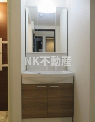 【洗面所】 | ステディ東大阪大平寺（俊徳道賃貸） | 明るい洗面所です