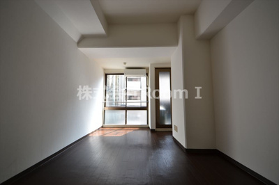 【居間・リビング】 | ノアーズアーク天満 | ゆったり過ごせる居間です