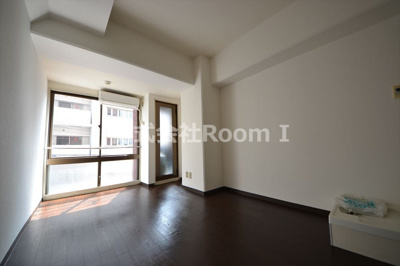 【居間・リビング】 | ノアーズアーク天満 | こちらのリビングで趣味の時間をお楽しみください