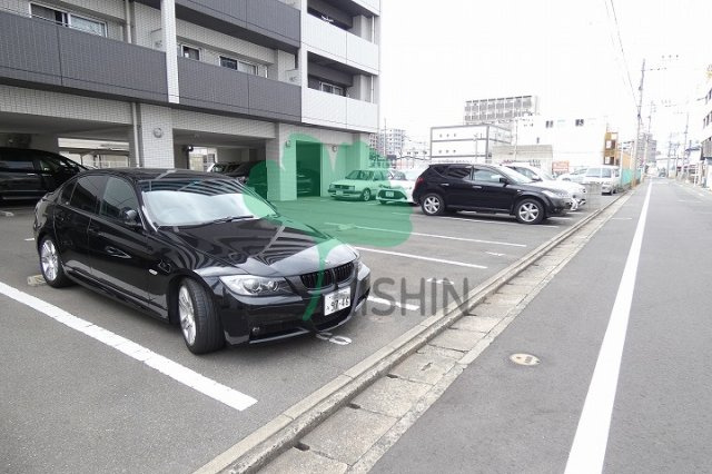ラシュールイン東比恵の駐車場