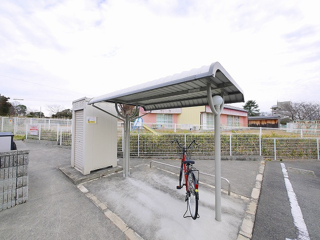 サンライト・ヴィラのその他共用部分|屋根付き駐輪場です