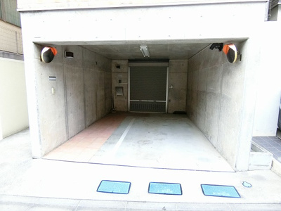 【駐車場】 | リトルミル | いつでも目の届く敷地内に駐車場があります♪屋内なので、雨の時の乗り降りもらくらく♪