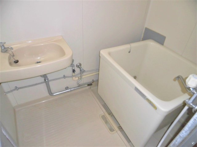 アトウレ中川の浴室|カメラ付インターホン、給湯リモコン