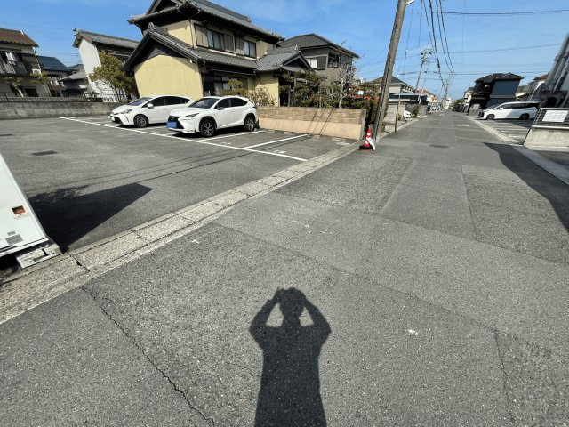 コーラル半田の駐車場