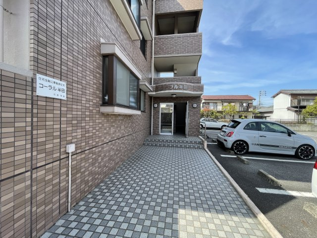 コーラル半田のエントランス