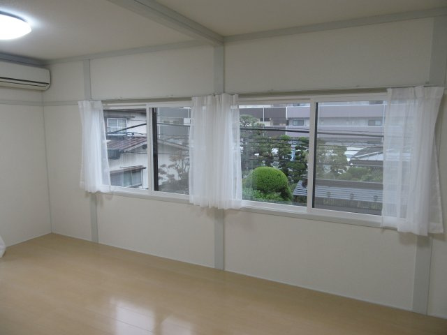 田村ハイツAの洋室