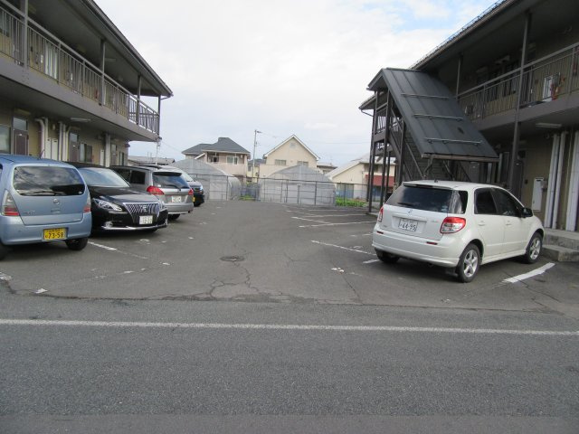 田村ハイツAの駐車場