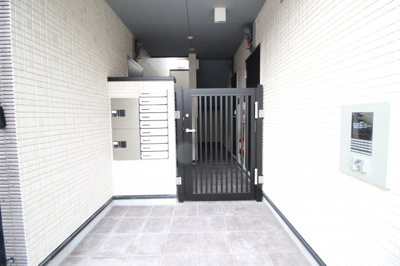 【エントランス】 | Casa Tierra昭和町 | 新築の綺麗なエントランスです♪