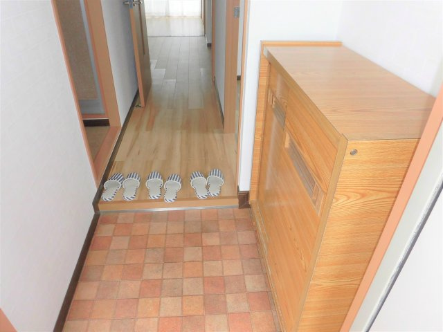 メゾン宿地の玄関