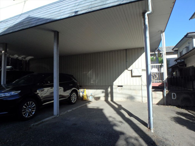 【駐車場】 | 多摩フラット | 18,000円/月額 大型車可、バイク置き場あり 5,000円/月額