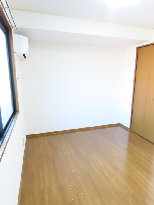 バームクーヘンC棟の洋室