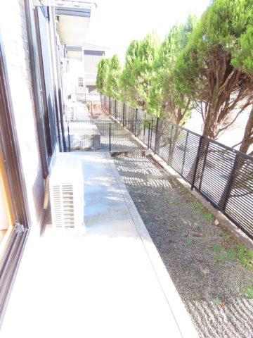 バームクーヘンC棟の庭