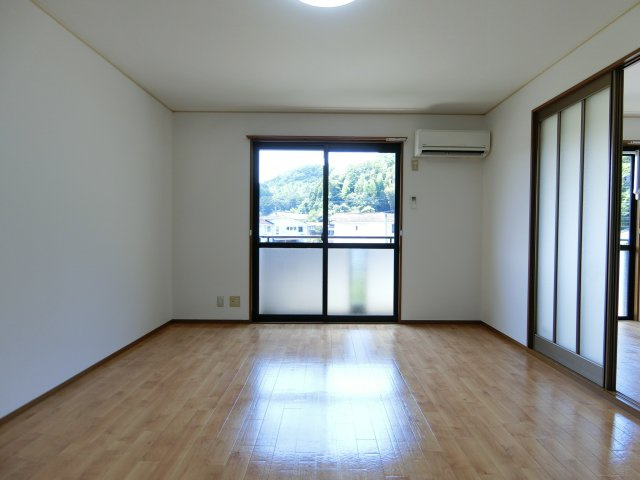 バームクーヘンC棟の居間・リビング|イメージ203号室の写真