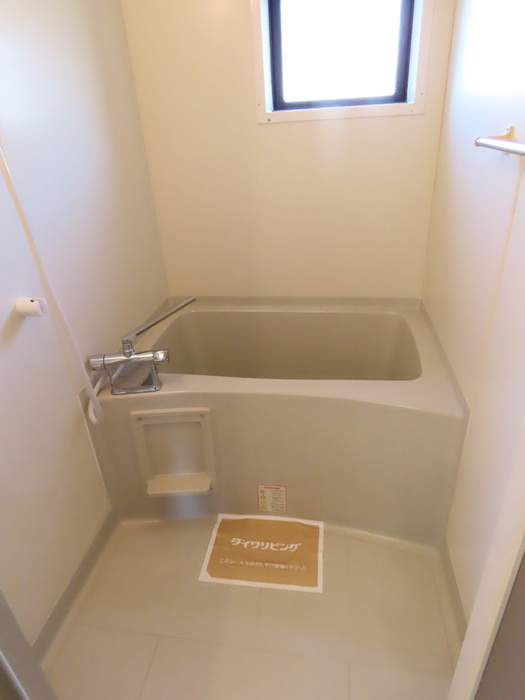 バームクーヘンC棟の浴室