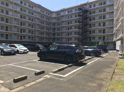【駐車場】 | 日商岩井鶴見マンション | 駐車場に車を止められます