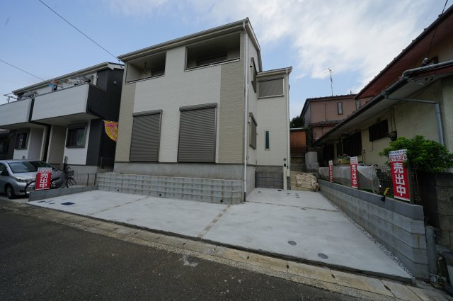 保土ヶ谷新井町　新築戸建【成約】の外観|ご家族の移動に駐車スペース2台（車種による）