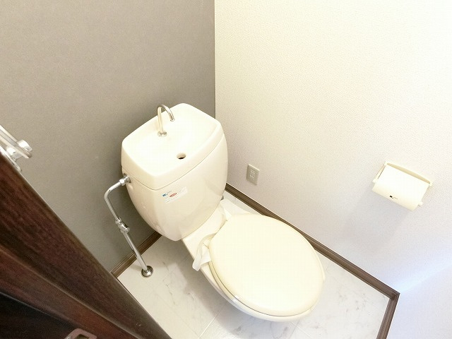 ドエル熊川のトイレ|写真は同建物の別部屋を参考に掲載しております。