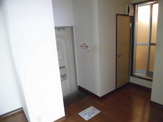 ドエル熊川の玄関|写真は同建物の別部屋を参考に掲載しております。