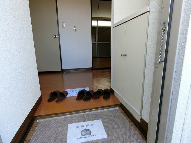 ドエル熊川の玄関|写真は同建物の別部屋を参考に掲載しております。
