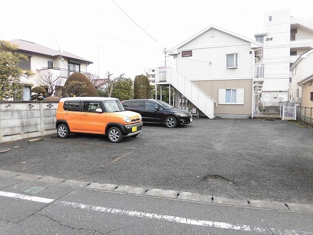 ドエル熊川の駐車場