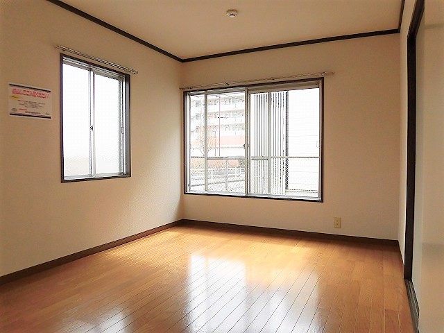 ドエル熊川の居間・リビング|写真は同建物の別部屋を参考に掲載しております。