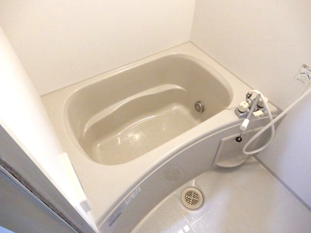 グリーンハウス新美の浴室